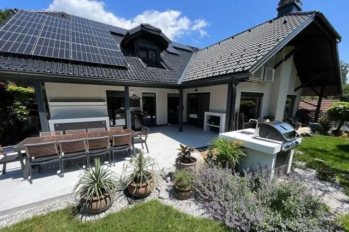 Outdoor Dining Patio