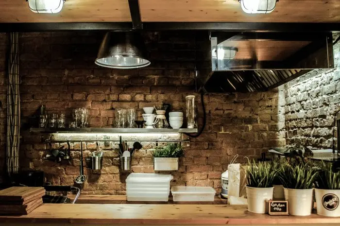 8 Types of Stone Backsplashes
