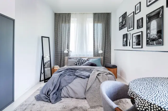 Hang Accent Wallpaper