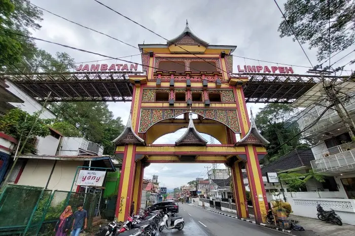 The Attraction & Charm of Limpapeh Bridge