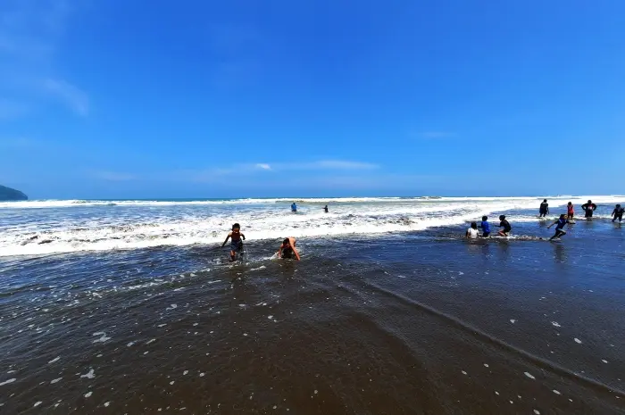 Various Fun Activities You Can Do at Jetis Beach