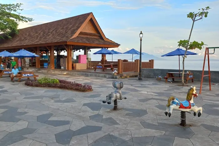 Facilities Available at Malalayang Beach
