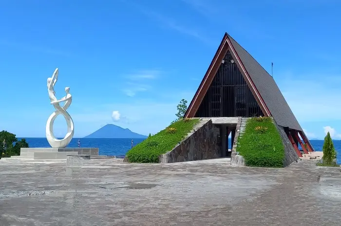Location and Access to Malalayang Beach